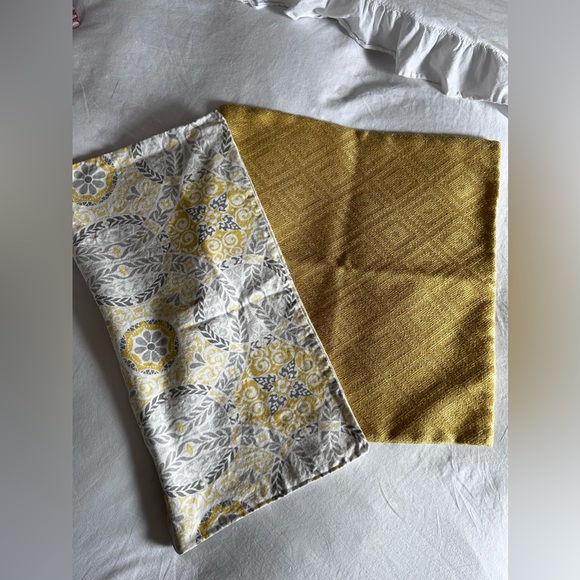 Throw pillow covers, set of two - Picture 1 of 4